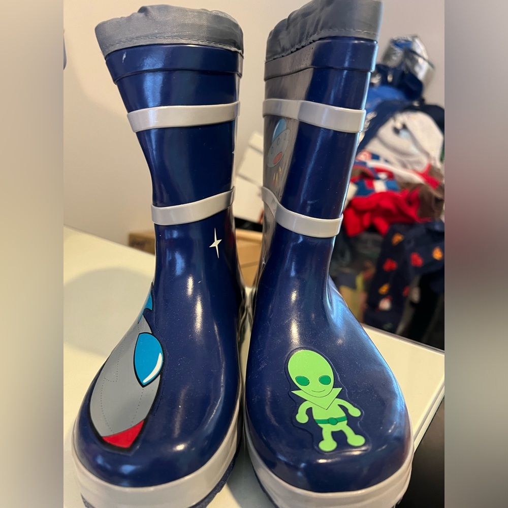 Kidorable space rain boots